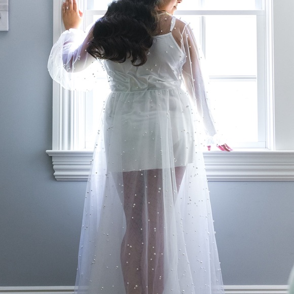 Pearl Robe - Picture 3 of 9